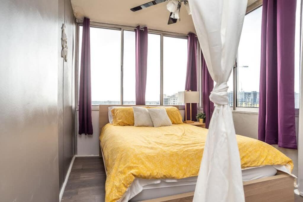 Hébergement de vacances Downtown Excellent View! Onsite Parking 1904